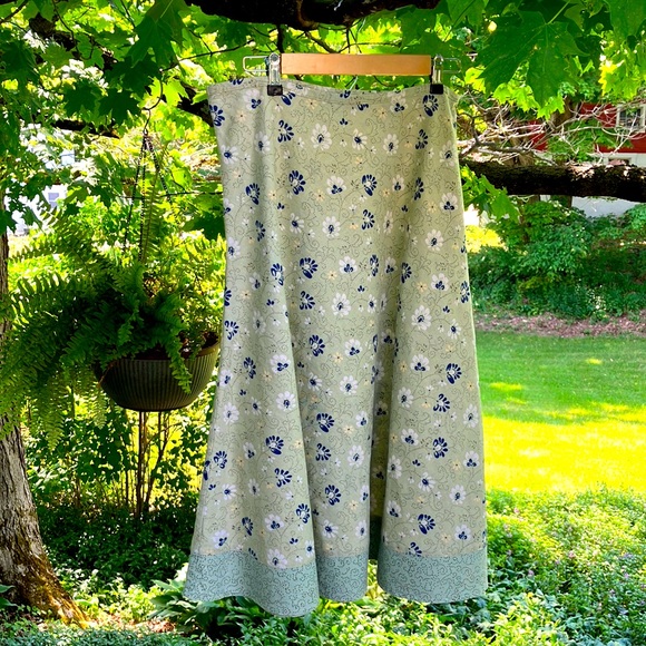 Eddie Bauer Dresses & Skirts - Eddie Bauer Linen Blend Floral Green Skirt EUC. Size 10.